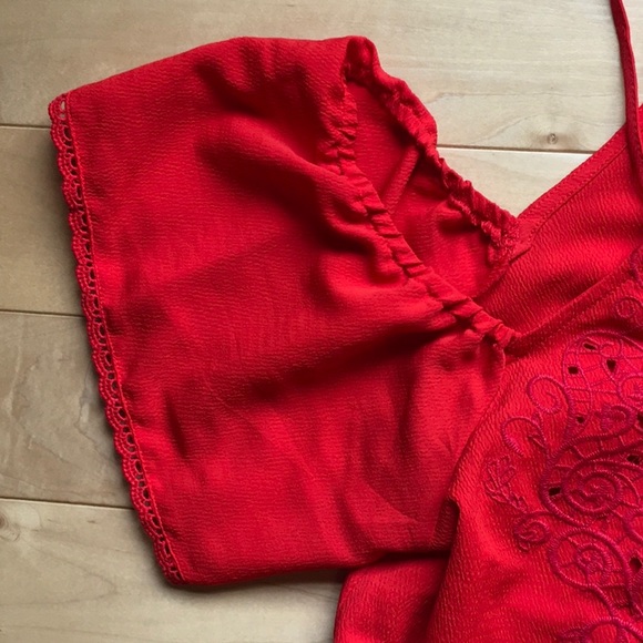 Open shoulder top with adjustable straps - Picture 3 of 6